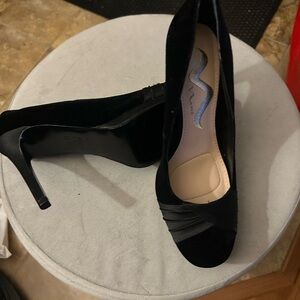 Nina Shoes Black Velvet Heels